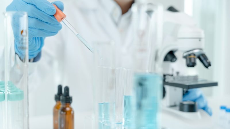 微量离心管：实验室中不可或缺的得力助手，正确使用是关键
